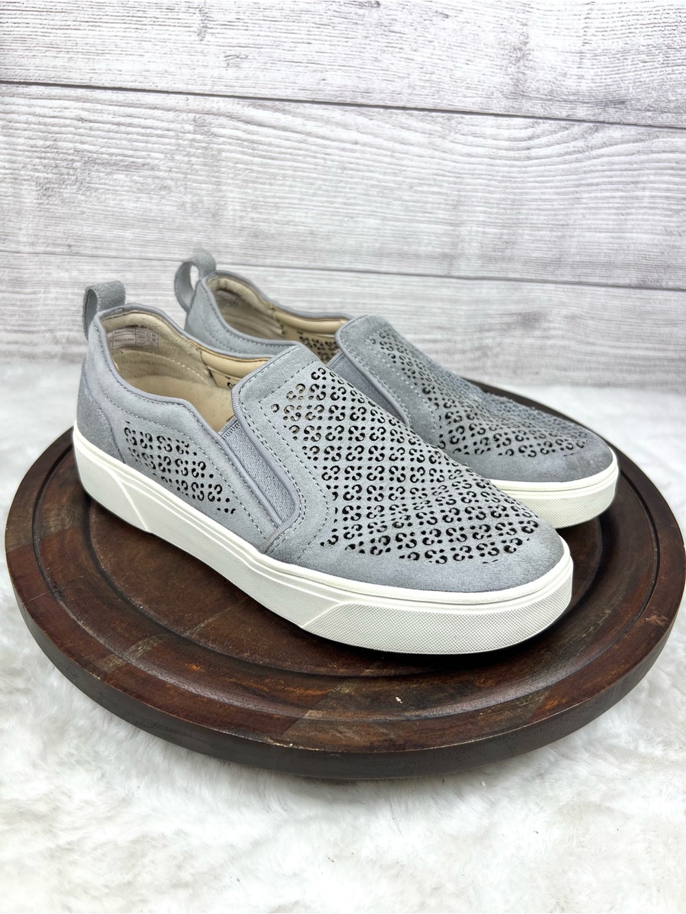Vionic Womens Kimmie Perf Slip On Shoes Sz 6 Gray Sneaker Perforated Suede Comfy